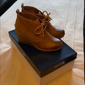 Sperry Harlow Cognac Wedge
